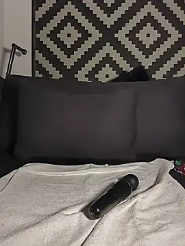 gymyagirlll online show from March 28, 9:05 pm