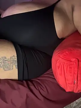 RoxiRedXXX online show from May 5, 6:00 pm