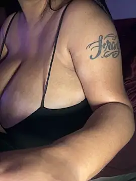 RoxiRedXXX online show from May 28, 6:03 pm