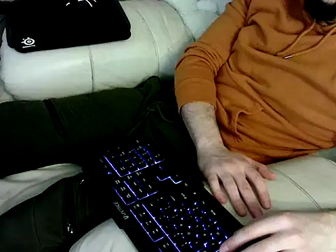 Snapshot of MrStraightDik chatting on February 3, 9:30 am MrStraightDik online show from February 3, 9:30 am