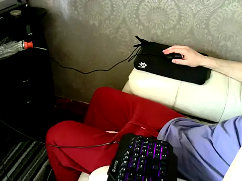 Snapshot of MrStraightDik chatting on February 5, 10:41 am MrStraightDik online show from February 5, 10:41 am