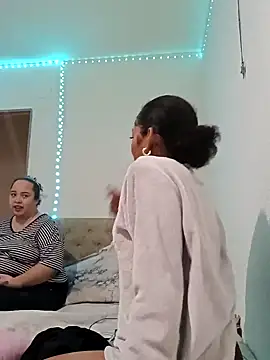 Laanegraofficial  online show from December 4, 11:30 pm