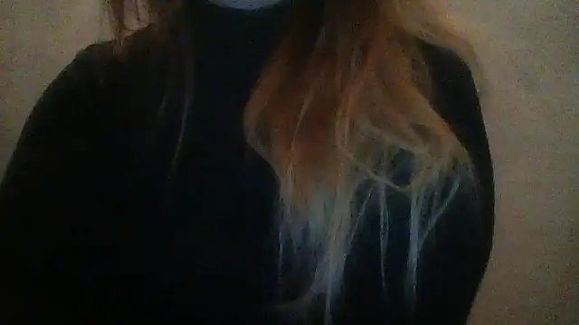 Snapshot of Sarahmonesexy chatting on October 5, 10:33 pm Sarahmonesexy online show from October 5, 10:33 pm