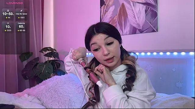 Veronica leal online show from April 2, 8:10 am