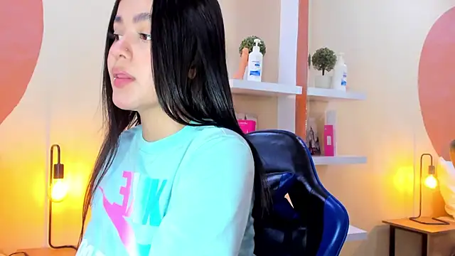 Snapshot of Hanah_Greey chatting on January 7, 1:49 pm Hanah Greey online show from January 7, 1:49 pm