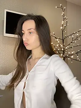 Polli Kiss online show from March 23, 7:25 pm