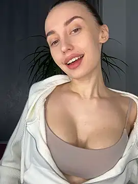 Polli Kiss online show from February 21, 9:32 pm