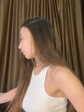 Polli Kiss online show from November 6, 8:24 pm