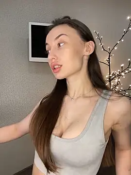 Polli Kiss online show from April 1, 6:16 pm