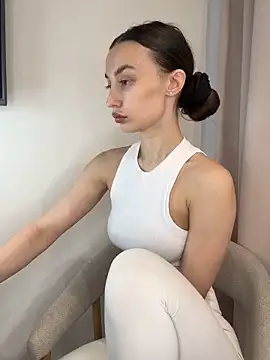 Polli Kiss online show from February 2, 10:03 am