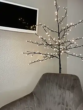 Polli Kiss online show from March 24, 7:25 pm