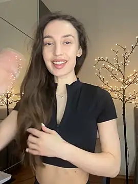 Polli Kiss online show from February 21, 2:30 pm