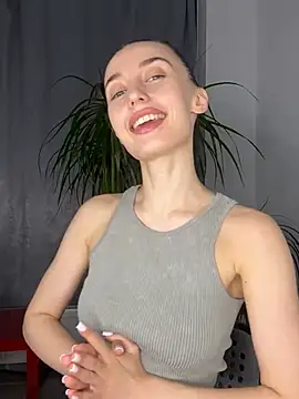 Polli Kiss online show from March 9, 8:21 pm