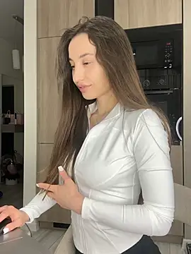 Polli Kiss online show from February 13, 5:35 pm