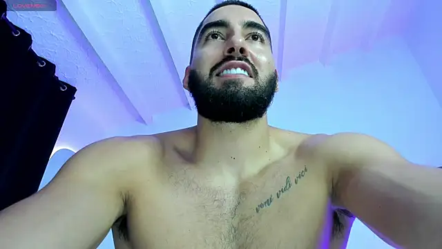 Joao Batista Oficial online show from April 7, 9:05 pm