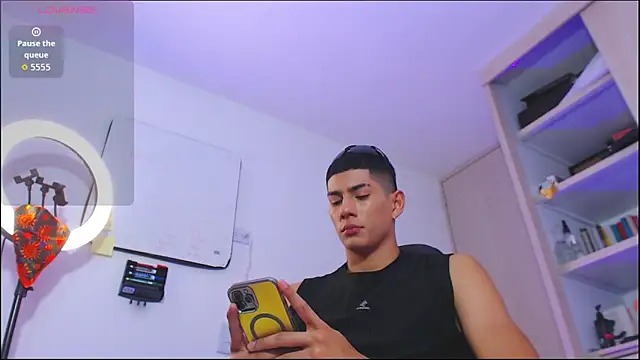 Snapshot of Valerio_20 chatting on April 22, 11:11 pm Valerio 20 online show from April 22, 11:11 pm