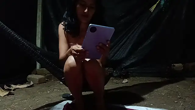Snapshot of AdelinaMiran90 chatting on July 6, 4:52 am AdelinaMiran90 online show from July 6, 4:52 am