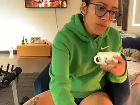 Snapshot of fergie21 chatting on October 16, 12:57 pm fergie21 online show from October 16, 12:57 pm