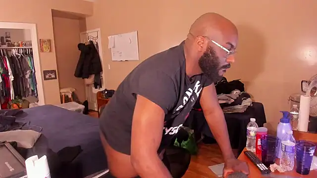 MrChuckDailyXXX online show from February 6, 8:50 am