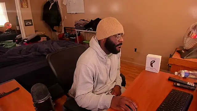 MrChuckDailyXXX online show from December 23, 1:24 pm