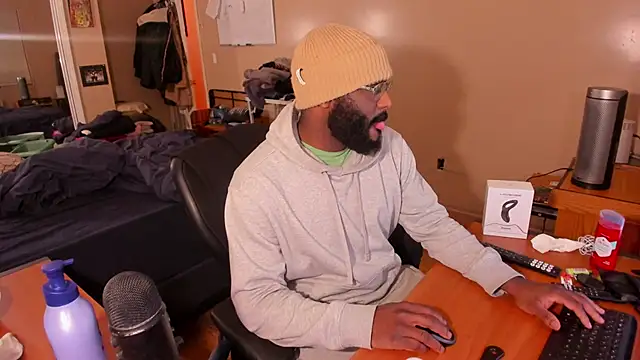 MrChuckDailyXXX online show from December 23, 1:51 am