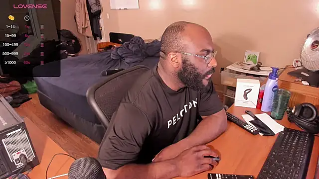 MrChuckDailyXXX online show from March 17, 1:46 am