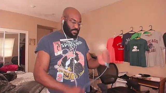 MrChuckDailyXXX online show from November 6, 1:37 pm