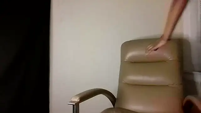 Snapshot of C0ffeecoolatte chatting on April 18, 2:25 am C0ffeecoolatte online show from April 18, 2:25 am