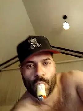 Rober2230 online show from January 2, 7:44 am