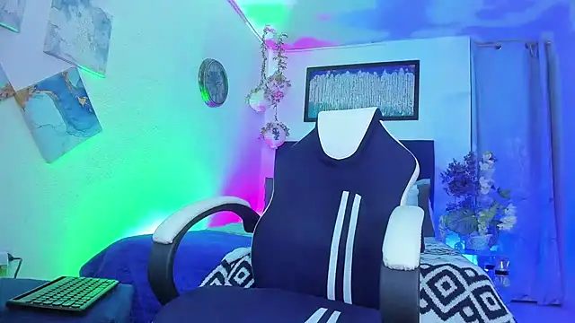 Snapshot of Adil_aminn chatting on January 14, 2:22 pm Adil aminn online show from January 14, 2:22 pm