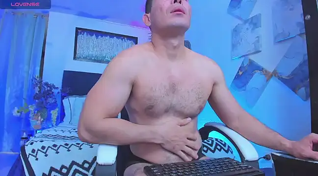 Snapshot of Adil_aminn chatting on January 28, 2:42 pm Adil aminn online show from January 28, 2:42 pm