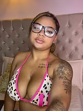 Snapshot of Eloisa_cleavage_ chatting on July 18, 10:13 am Eloisa cleavage online show from July 18, 10:13 am