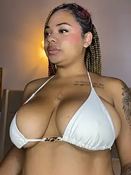 Snapshot of Eloisa_cleavage_ chatting on July 16, 10:12 am Eloisa cleavage online show from July 16, 10:12 am