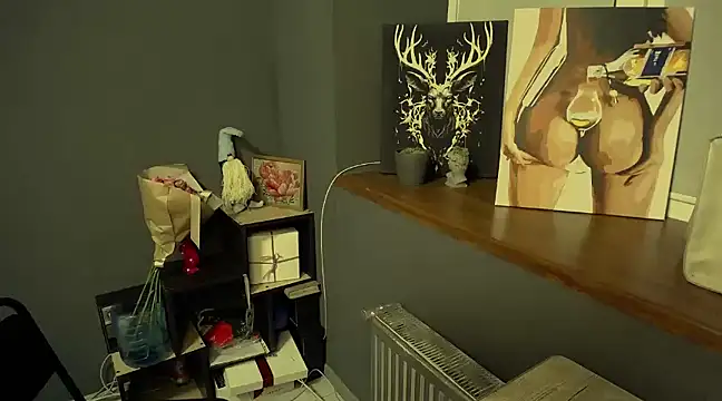 Snapshot of luxie_milady chatting on February 9, 1:56 pm luxie milady online show from February 9, 1:56 pm