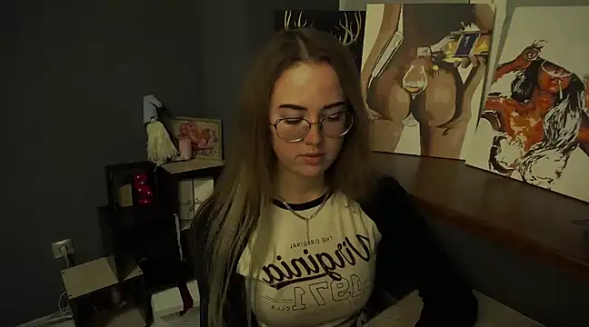 Snapshot of luxie_milady chatting on March 13, 4:56 pm luxie milady online show from March 13, 4:56 pm