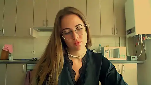 Snapshot of luxie_milady chatting on September 21, 7:46 am luxie milady online show from September 21, 7:46 am