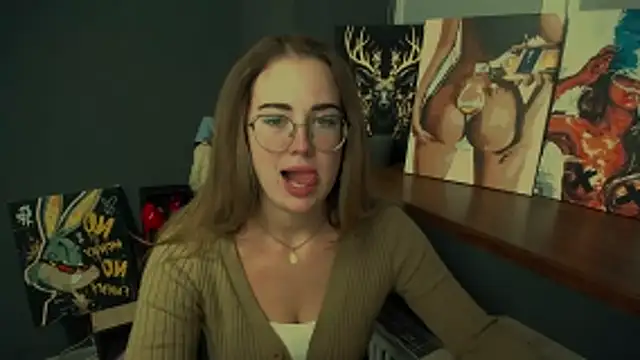 Snapshot of luxie_milady chatting on October 28, 1:21 pm luxie milady online show from October 28, 1:21 pm