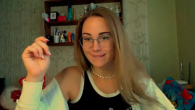 Snapshot of luxie_milady chatting on September 30, 9:15 am luxie milady online show from September 30, 9:15 am