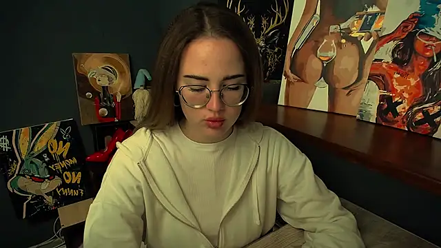 luxie milady online show from December 5, 1:32 pm