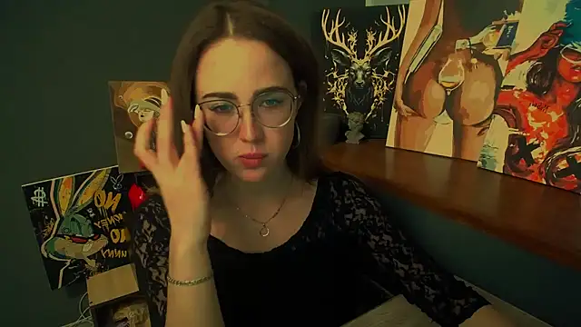 luxie milady online show from April 21, 1:39 pm