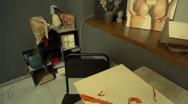 Snapshot of luxie_milady chatting on February 11, 1:30 pm luxie milady online show from February 11, 1:30 pm