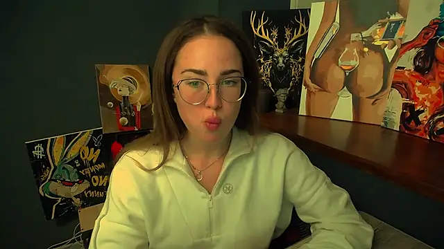 luxie milady online show from April 8, 12:50 pm