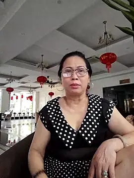 Snapshot of Hangem111 chatting on October 7, 5:52 am Hangem111 online show from October 7, 5:52 am