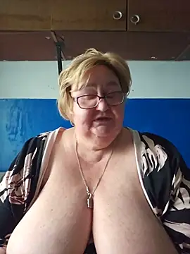 Snapshot of Awn290668 chatting on July 7, 5:43 am Awn290668 online show from July 7, 5:43 am