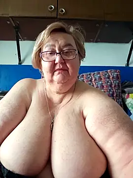 Snapshot of Awn290668 chatting on September 22, 6:41 am Awn290668 online show from September 22, 6:41 am