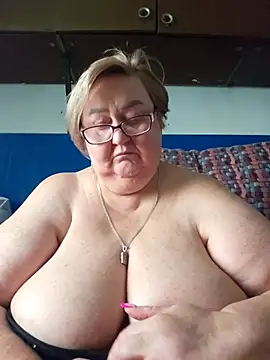 Snapshot of Awn290668 chatting on September 21, 5:23 am Awn290668 online show from September 21, 5:23 am