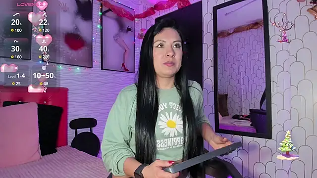 Ella Rouse online show from December 3, 4:11 pm