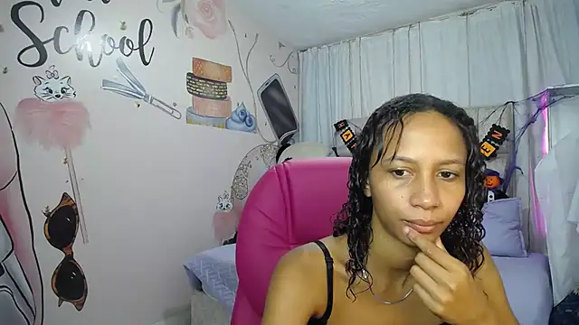 EMMA SWEETT1 online show from October 16, 12:24 pm