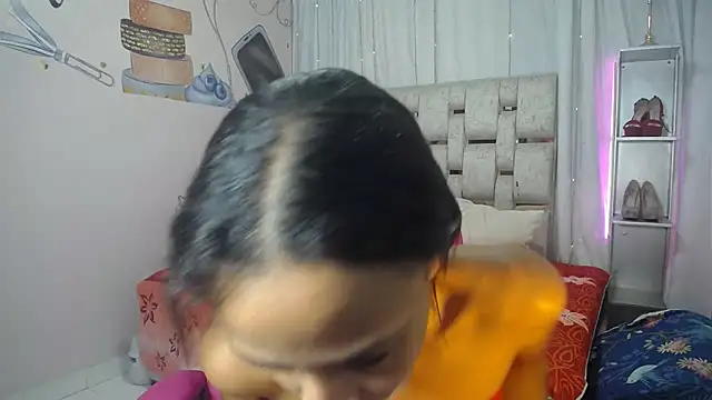 EMMA SWEETT1 online show from December 1, 12:50 pm