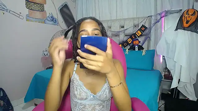 EMMA SWEETT1 online show from October 24, 1:10 pm